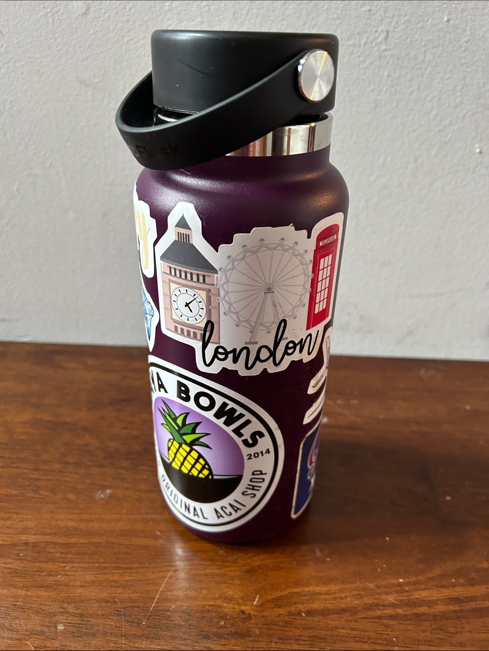Hydroflask 32oz Insulated Purple Water Bottle with Handle
